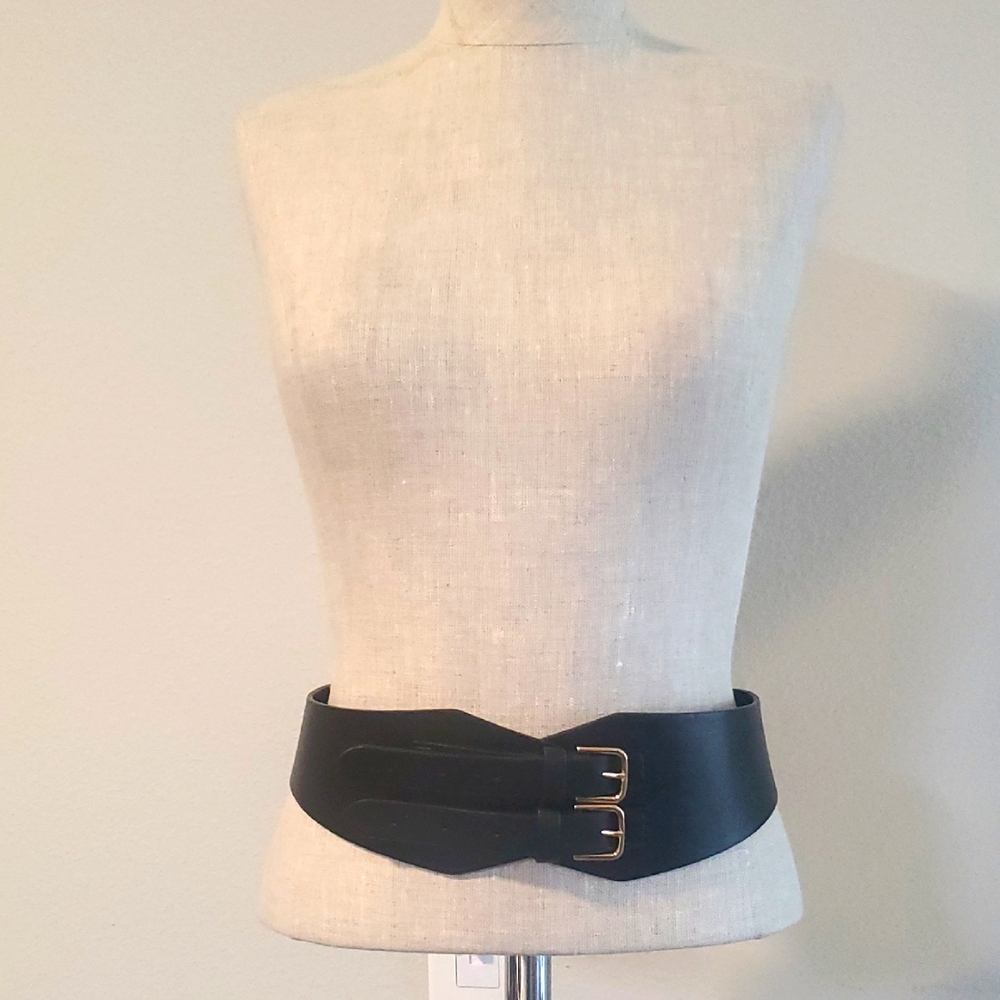 Elegant Black Leather Belt